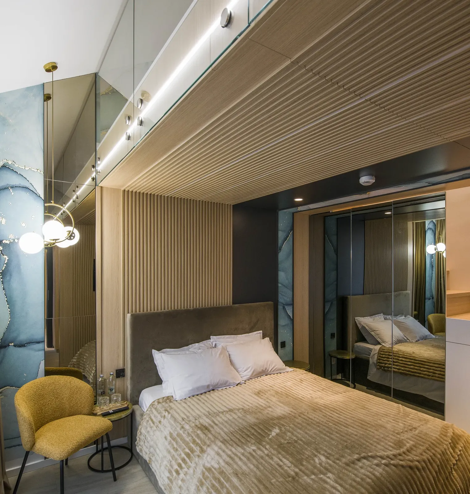 Family room with golden accents and modern feature wall, MAPAMONT Văliug accommodation