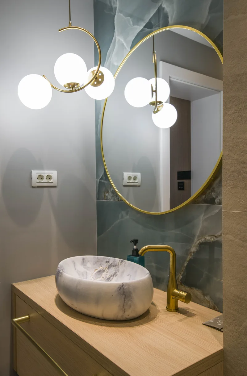 Marble washbasin detail with a golden globe chandelier, Family Room MAPAMONT Văliug