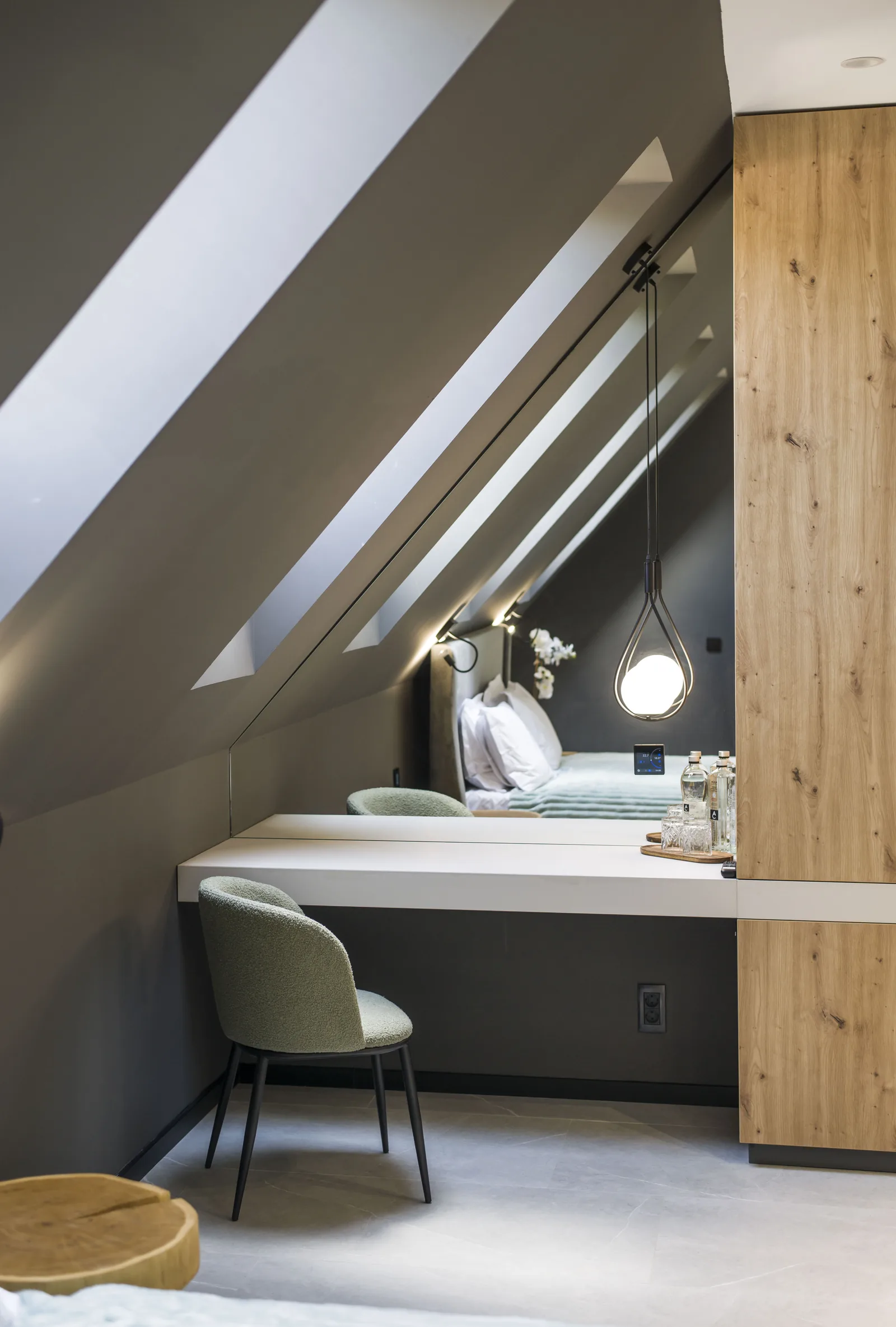 Built-in desk with upholstered chair, smart control panel and large mirror, Standard Loft Room MAPAMONT Văliug