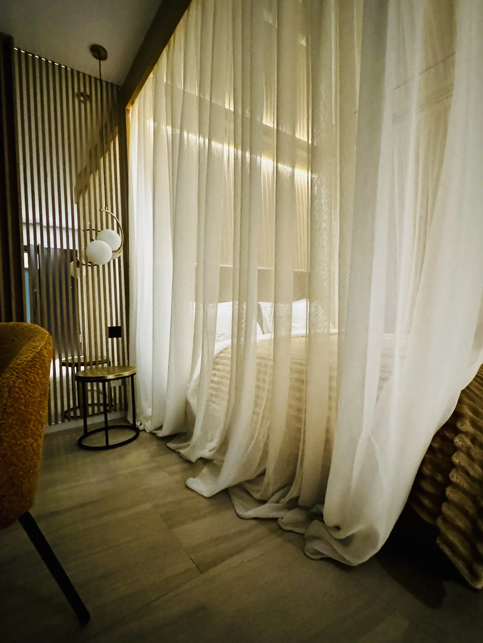Relaxation corner with the bed's voiles and an upholstered armchair, VIP Room MAPAMONT Văliug