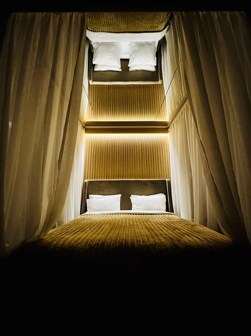 Mirrored ceiling reflecting the canopy bed, VIP Room MAPAMONT Văliug