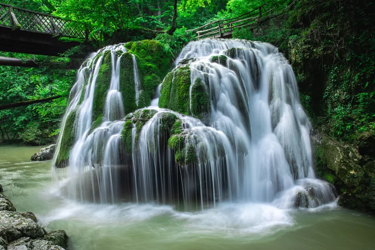 Cascada Bigăr, cascada de mușchi de la Paralela 45, Munții Aninei, Caraș-Severin