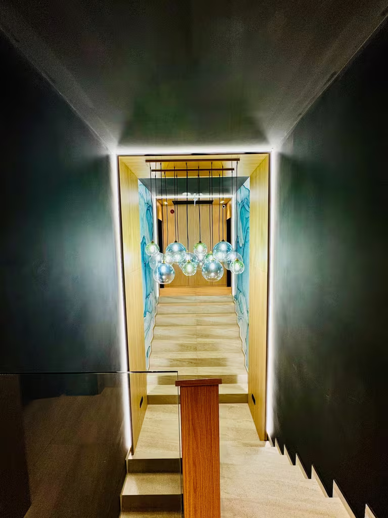 Interior hallway with decorative chandelier and boutique design at the MAPAMONT guesthouse